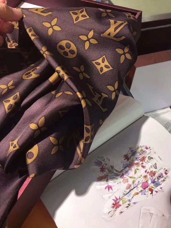 Louis Vuitton Scarf LVS00123